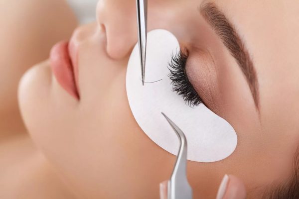 EYELASH EXTENSION COURSE